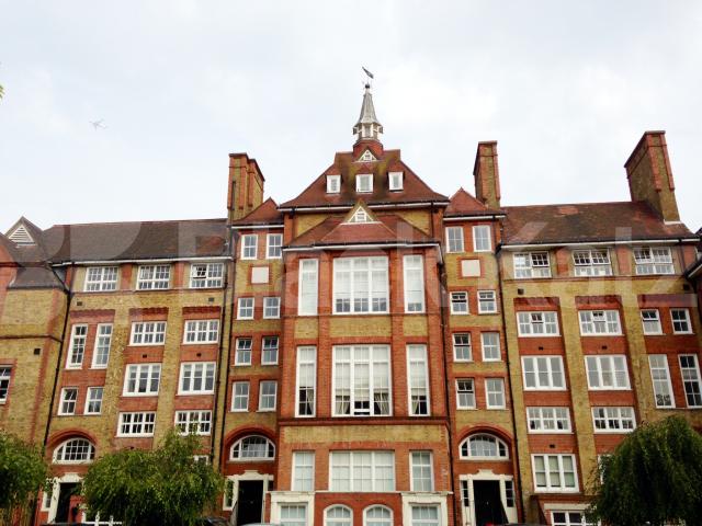 			3 Bedroom, 1 bath, 1 reception Flat			 Reed Place, Kenwyn Road, Clapham